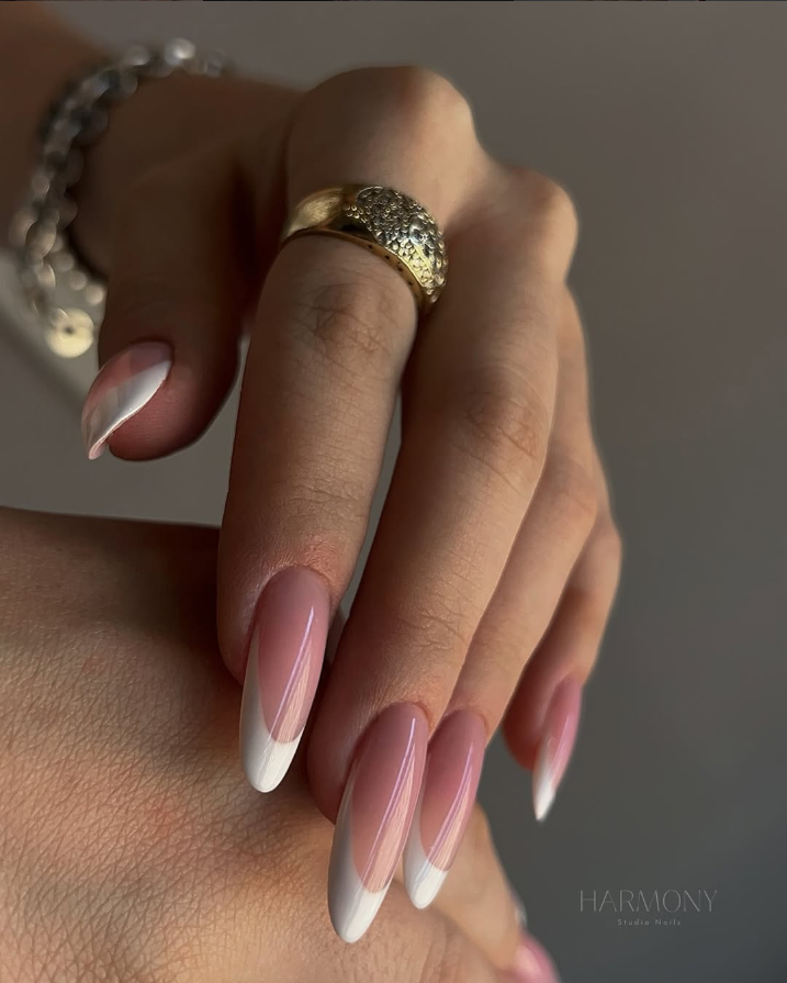 French manicure slim realizzata da Harmony Studio Nails a Roma Prati
